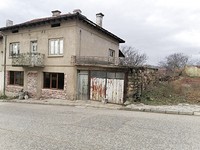 Two houses sharing the same plot of land close to Sandanski